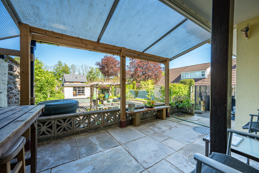 Covered Terrace / Veranda- click for photo gallery